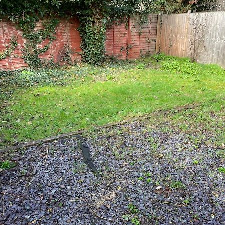 Super Convenient For Central London - Large 2 Double Bed Apartment 30 Seconds Walk To Platform Train Station And 19 Mins To London Waterloo מראה חיצוני תמונה