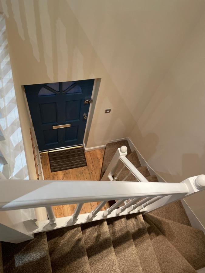 Super Convenient For Central London - Large 2 Double Bed Apartment 30 Seconds Walk To Platform Train Station And 19 Mins To London Waterloo מראה חיצוני תמונה